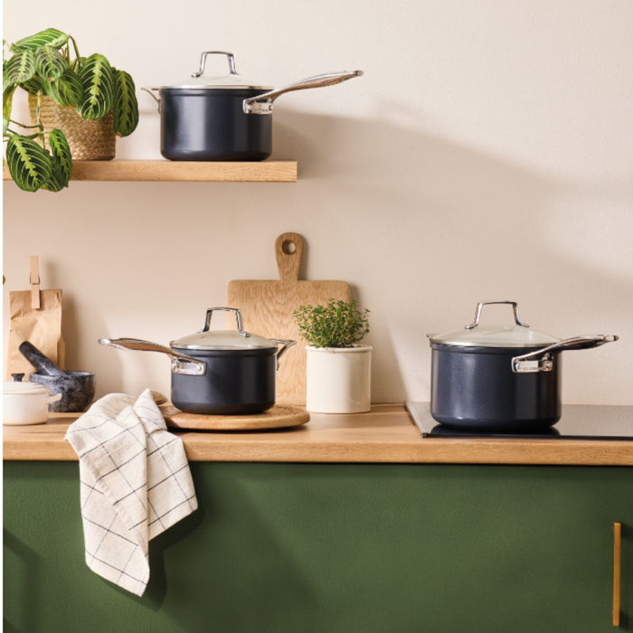 Le Creuset Essential Non-Stick Ceramic Saucepan with Lid - 18cm